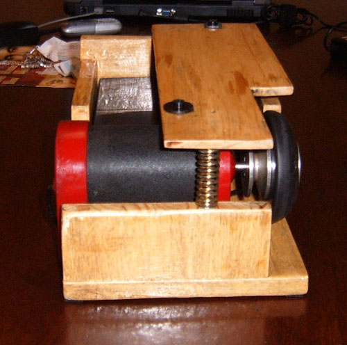 Frente: mola da base e motor