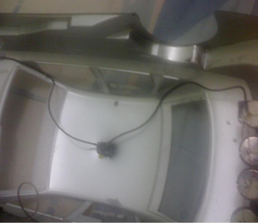 Bom acho que a maioria aqui sabe instalar uma chave de duas fazes. mas ainda assim explicando. puxamos o fio positivo das baterias para a chave, e após instalarmos os Led's ligamos todos os positivos dos Led's juntos e puxamos para a outra fazer da chave..